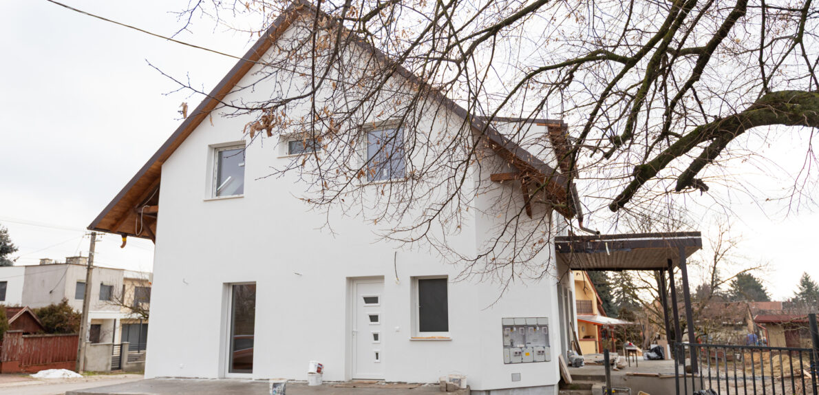 Új építésű, kertkapcsolatos lakás Balatonakarattyán