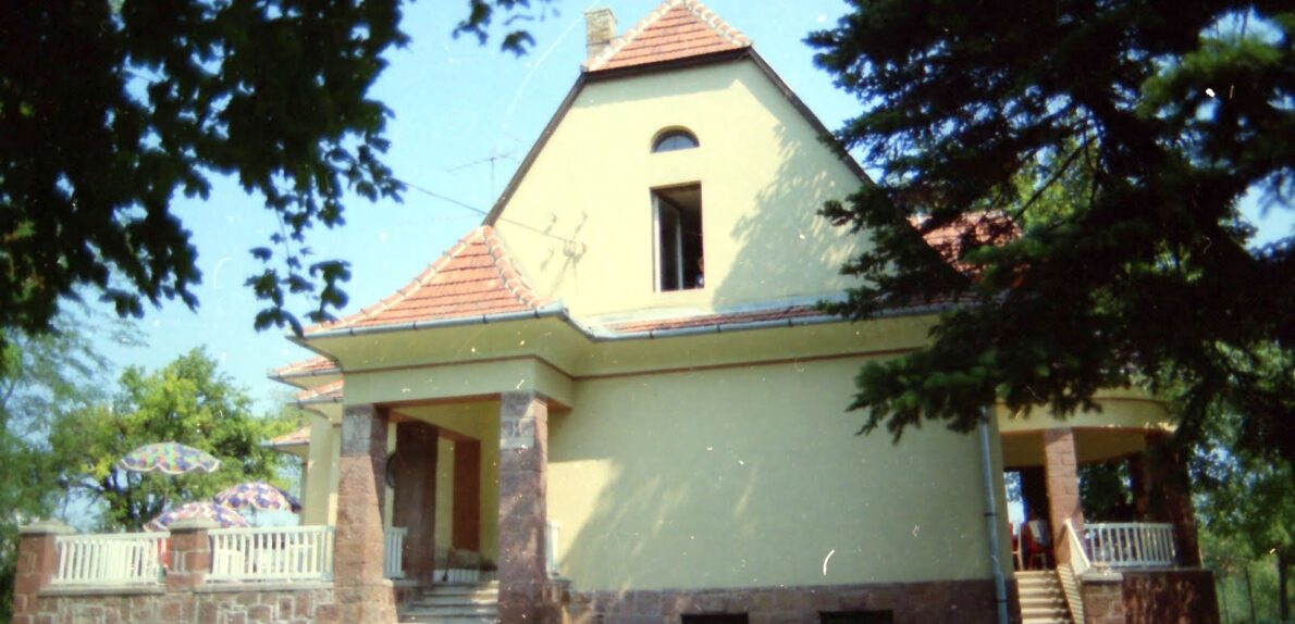 Villa – Történelem, elegancia és lehetőség Balatonalmádi szívében