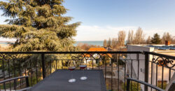 Panorámás családi ház, apartmanház 300m-re a parttól