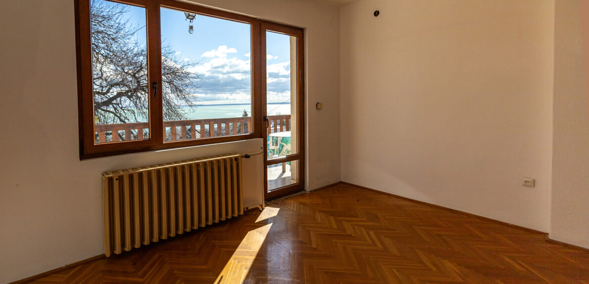 Panorámás családi ház – belvárostól 2 percre