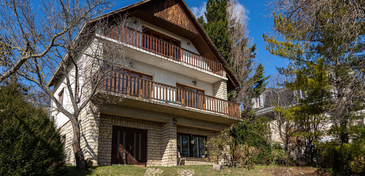 Panorámás családi ház – belvárostól 2 percre