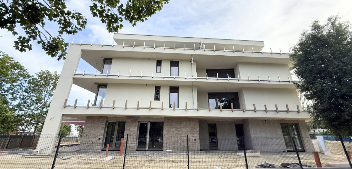 50 méterre a Balatontól – újépítésű lakás