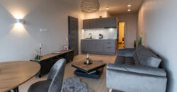 Panorámás Luxus Két Szinten Mámatetőn! Wellness, Medence, borospince és egy Független Apartman.