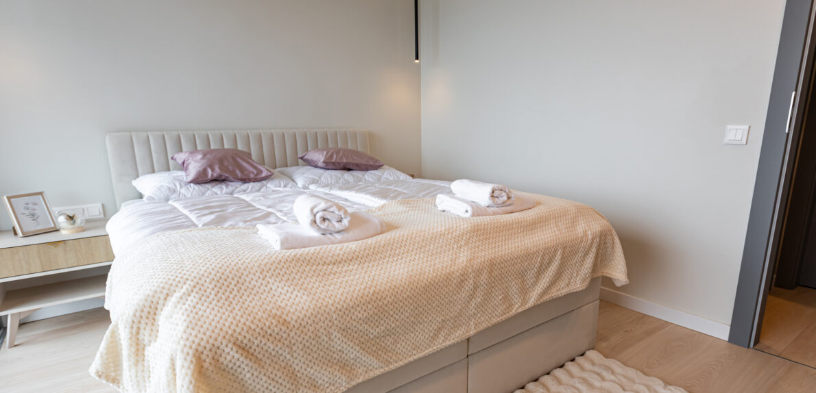 Panorámás Luxus Két Szinten Mámatetőn! Wellness, Medence, borospince és egy Független Apartman.