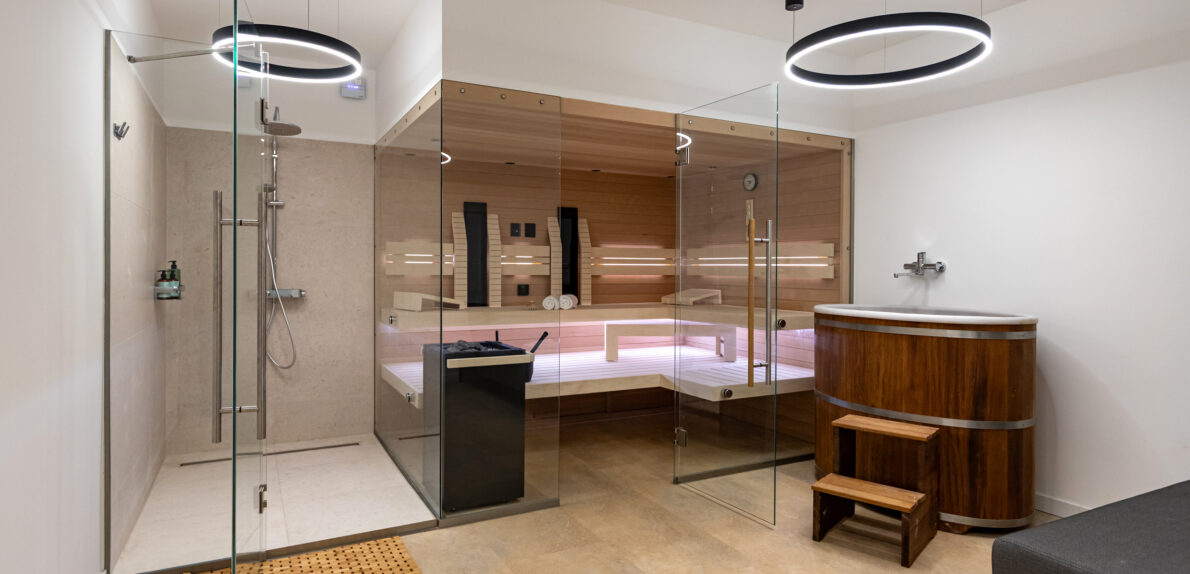 Panorámás Luxus Két Szinten Mámatetőn! Wellness, Medence, borospince és egy Független Apartman.