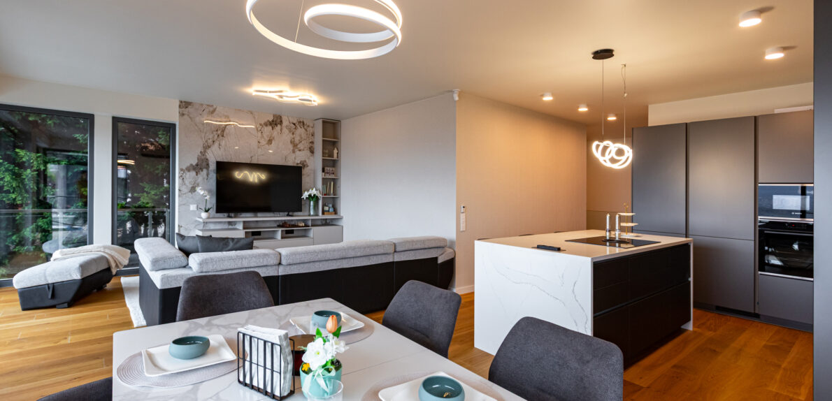 Panorámás Luxus Két Szinten Mámatetőn! Wellness, Medence, borospince és egy Független Apartman.