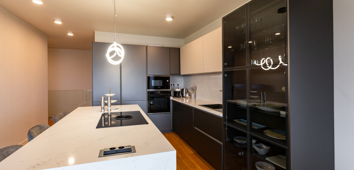 Panorámás Luxus Két Szinten Mámatetőn! Wellness, Medence, borospince és egy Független Apartman.