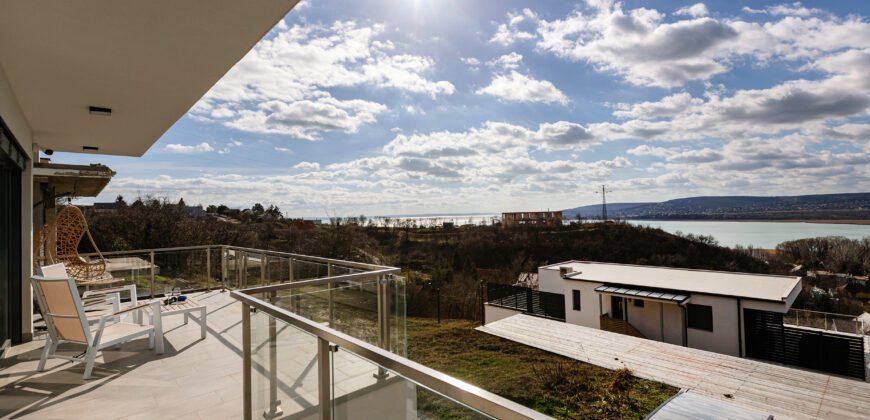 Panorámás Luxus Két Szinten Mámatetőn! Wellness, Medence, borospince és egy Független Apartman.