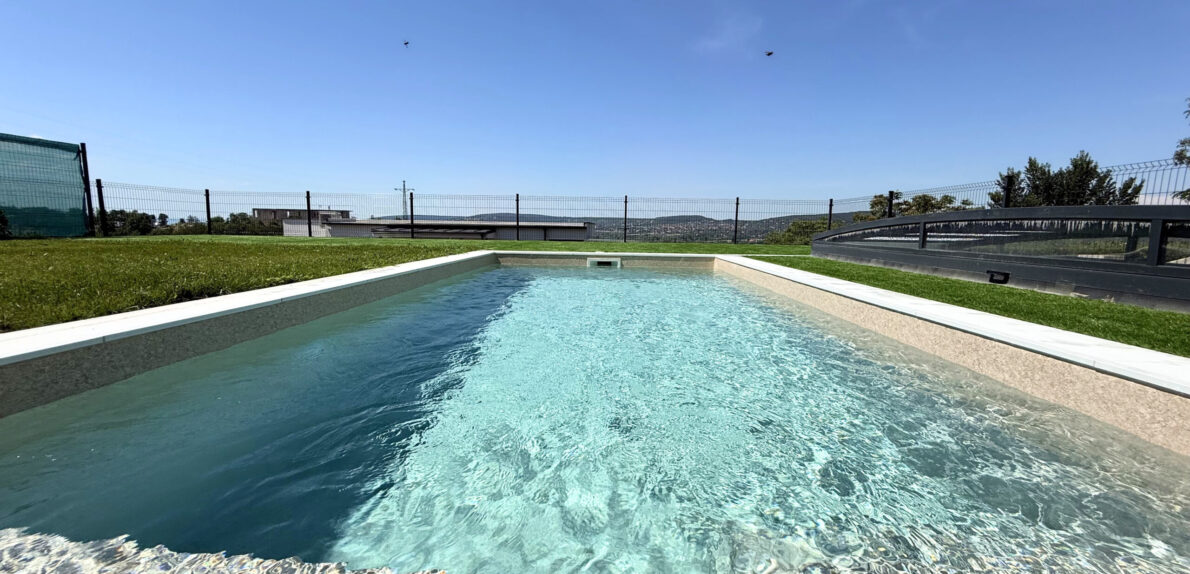Panorámás Luxus Két Szinten Mámatetőn! Wellness, Medence, borospince és egy Független Apartman.