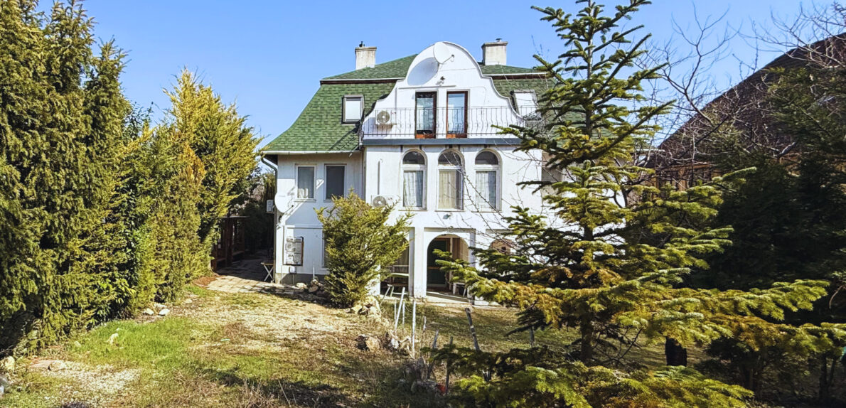4 apartman egy villaházrészen belül