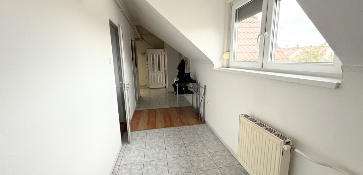 ELADÓ Ház Veszprém Belvárosában – 3 szintes, 200 m², albetétesíthető, bővíthető! „Pláza 3 perc séta”