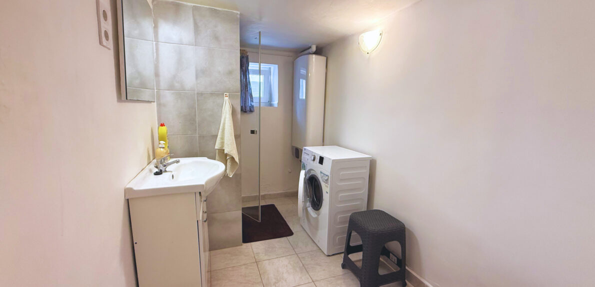 ELADÓ Ház Veszprém Belvárosában – 3 szintes, 200 m², albetétesíthető, bővíthető! „Pláza 3 perc séta”