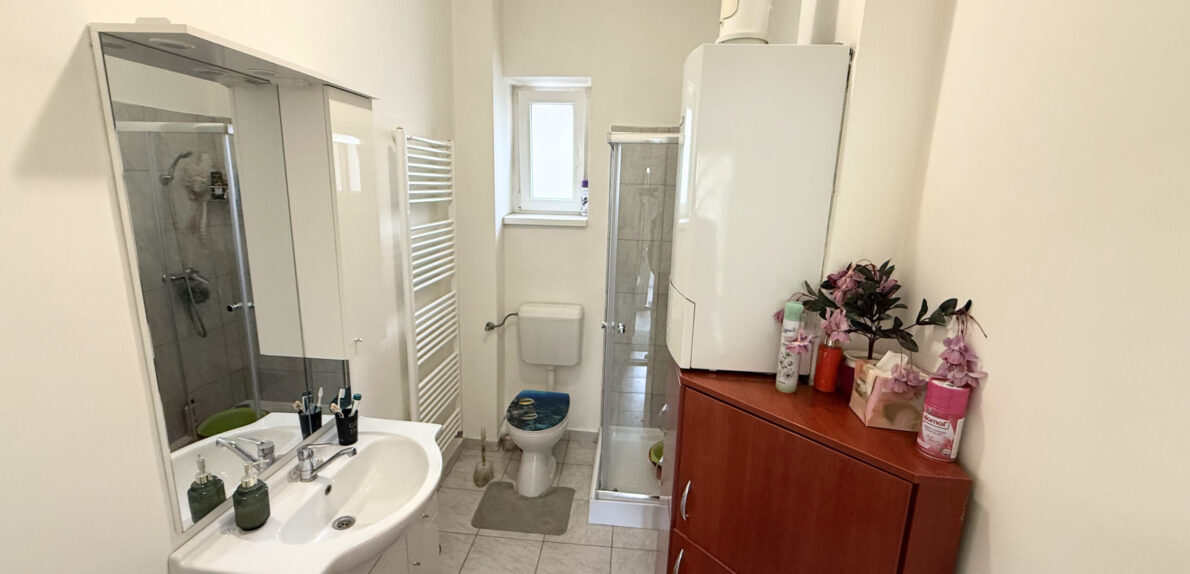 ELADÓ Ház Veszprém Belvárosában – 3 szintes, 200 m², albetétesíthető, bővíthető! „Pláza 3 perc séta”