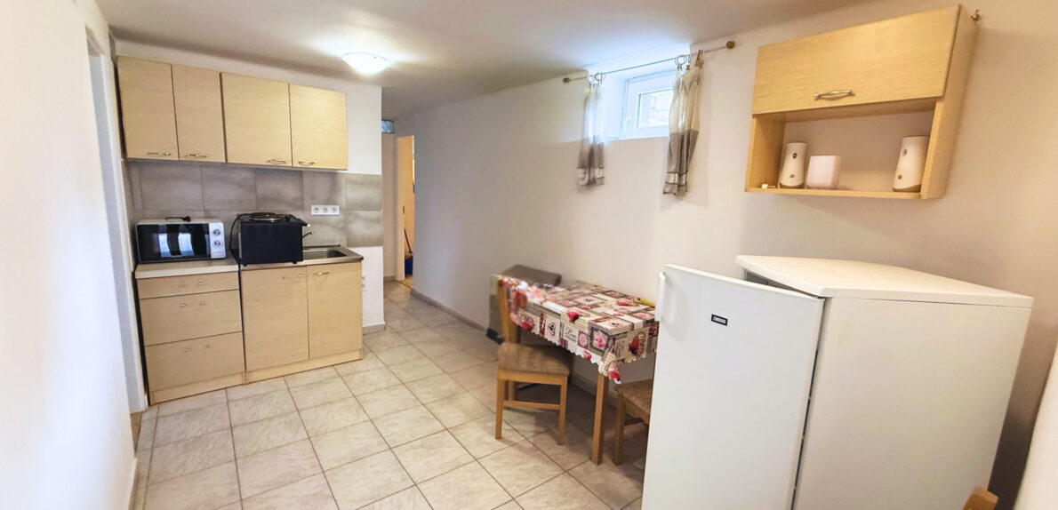 ELADÓ Ház Veszprém Belvárosában – 3 szintes, 200 m², albetétesíthető, bővíthető! „Pláza 3 perc séta”