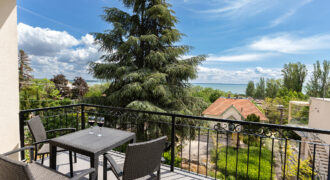 Eladó panorámás apartmanház Balatonalmádiban