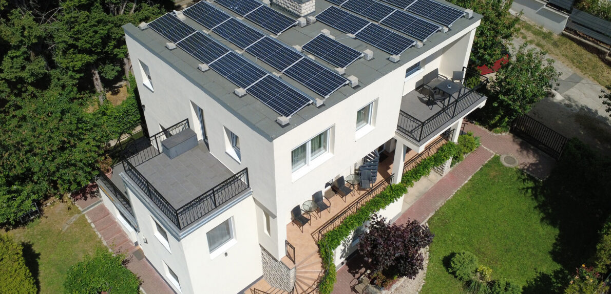 Eladó panorámás apartmanház Balatonalmádiban