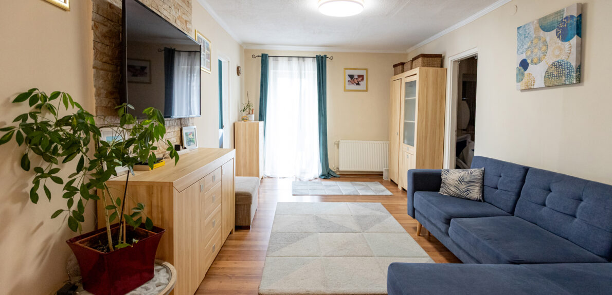 Eladó panorámás apartmanház Balatonalmádiban