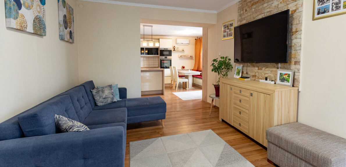 Eladó panorámás apartmanház Balatonalmádiban