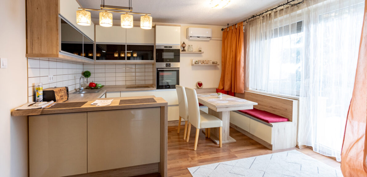 Eladó panorámás apartmanház Balatonalmádiban