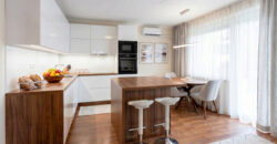 Eladó panorámás apartmanház Balatonalmádiban