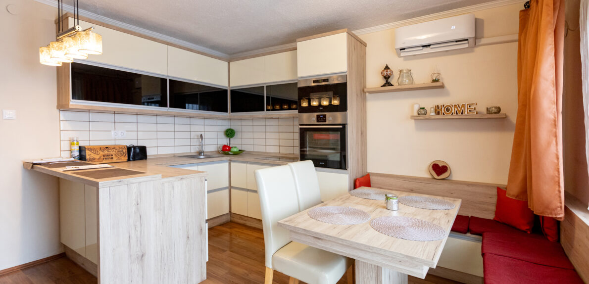 Eladó panorámás apartmanház Balatonalmádiban
