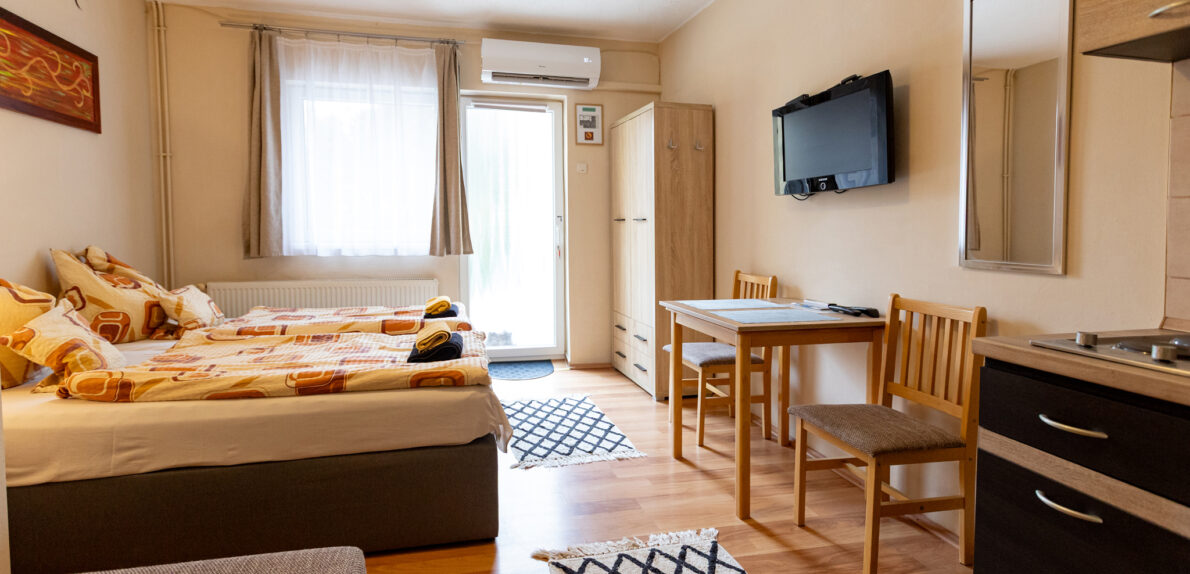 Eladó panorámás apartmanház Balatonalmádiban