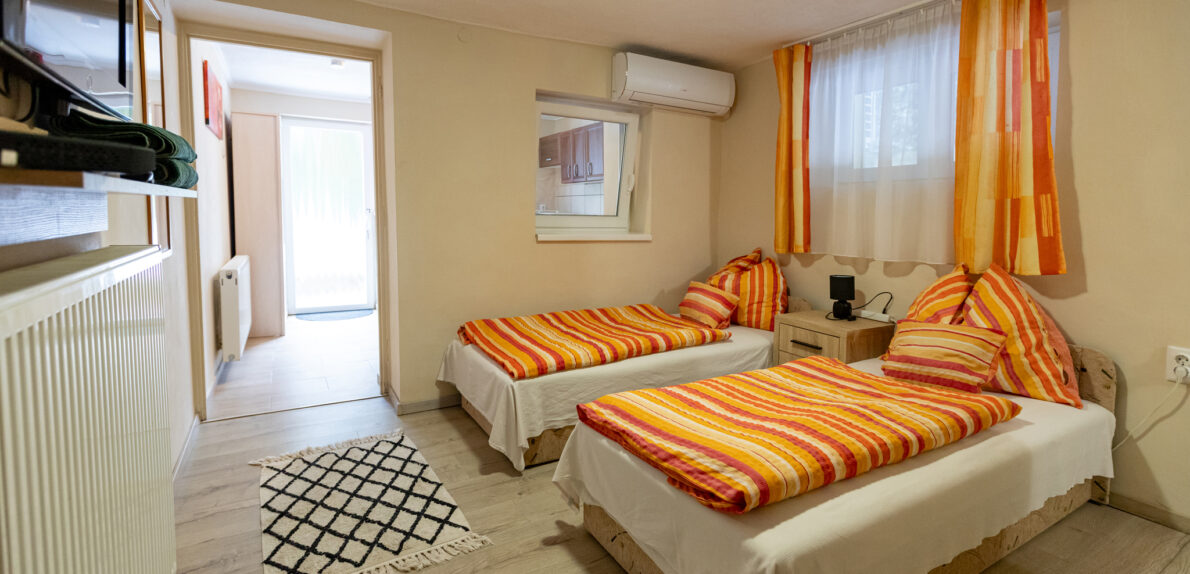 Eladó panorámás apartmanház Balatonalmádiban