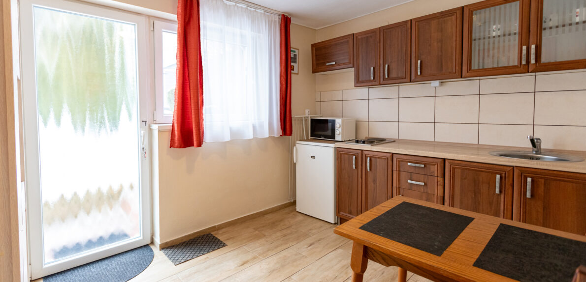 Eladó panorámás apartmanház Balatonalmádiban