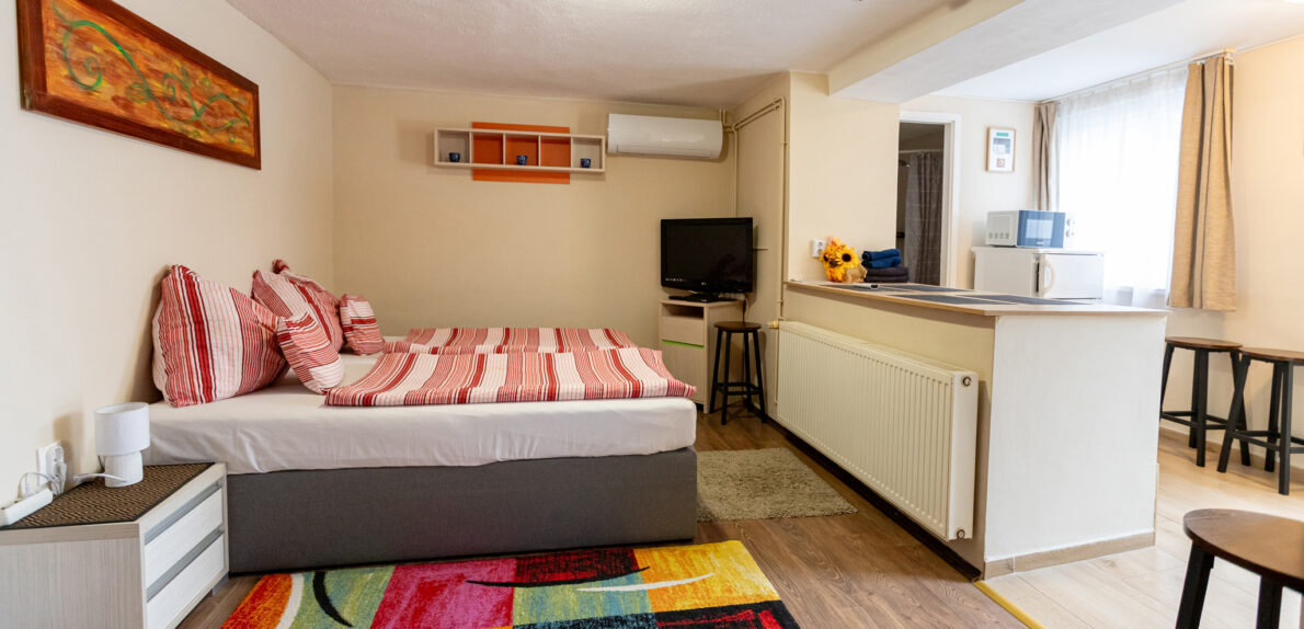 Eladó panorámás apartmanház Balatonalmádiban
