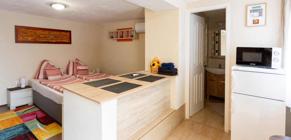 Eladó panorámás apartmanház Balatonalmádiban
