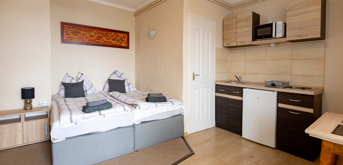 Eladó panorámás apartmanház Balatonalmádiban