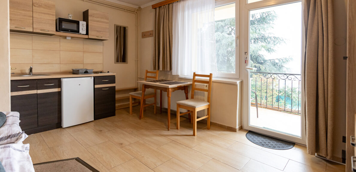 Eladó panorámás apartmanház Balatonalmádiban