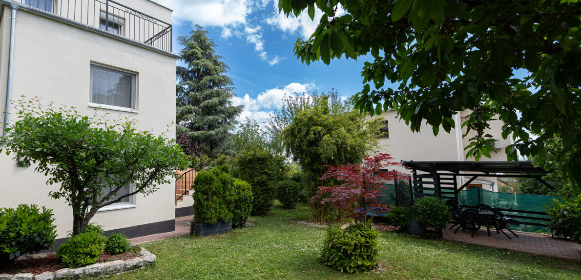 Eladó panorámás apartmanház Balatonalmádiban