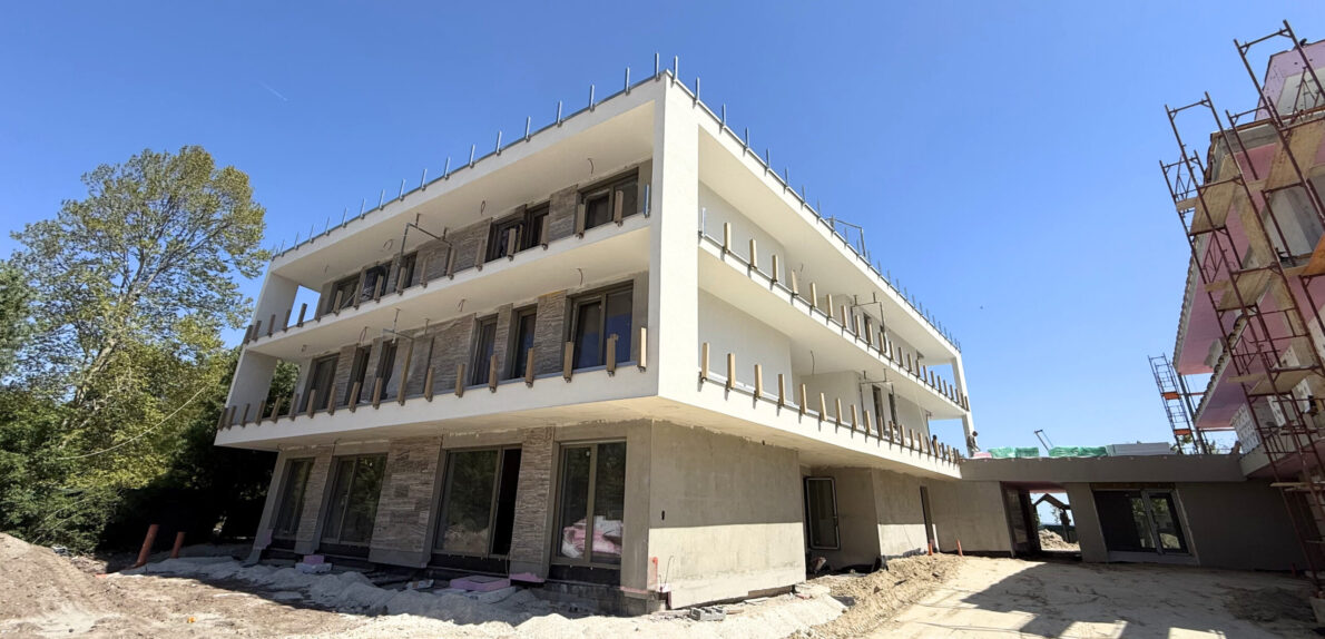 ELADÓ 52m2-es Földszinti Apartman Wesselényi stand mellett.
