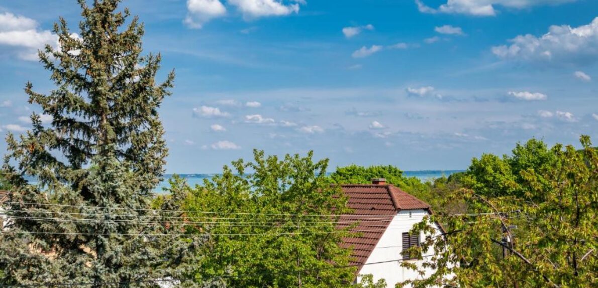 Balatonalmádi családi ház