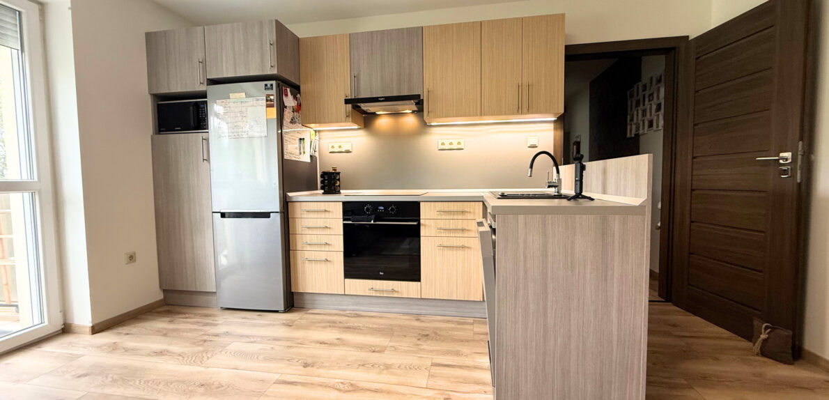 ELADÓ Felújított 52m2-es Lakás Balatonfűzfőn