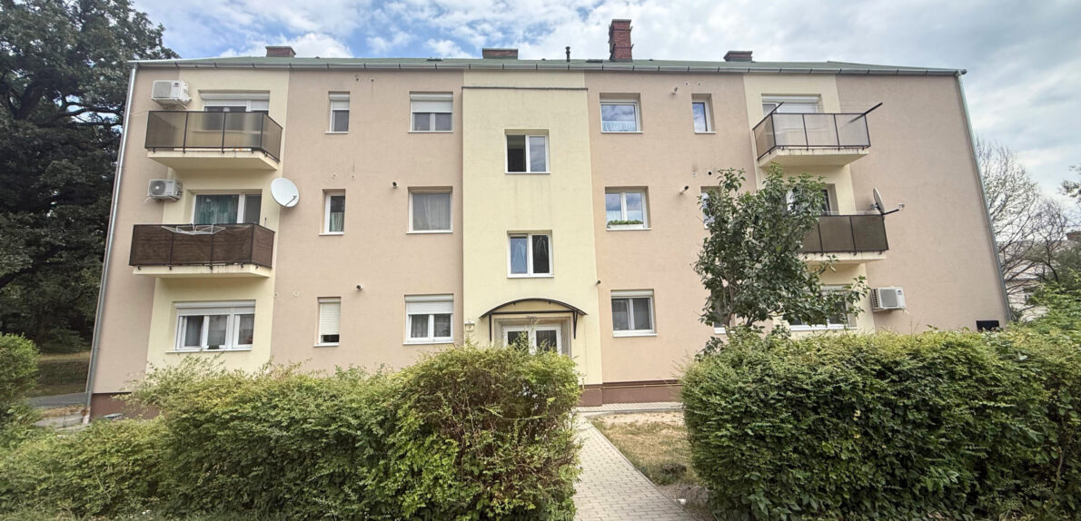 ELADÓ Felújított 52m2-es Lakás Balatonfűzfőn
