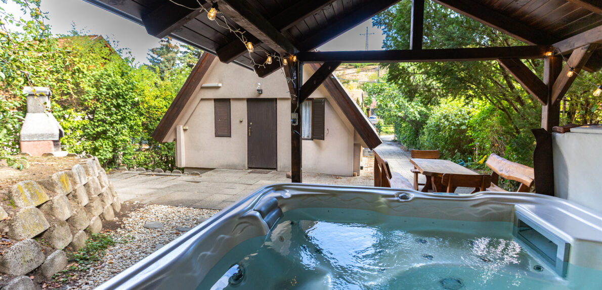 BALATONFŰZFŐN 4 ÉVSZAKOS WELLNESS FAHÁZ